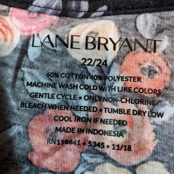 Lane Bryant Plus Size 22/24 NWT Perfect Sleeve V-neck Tee Shirt - Picture 2 of 4